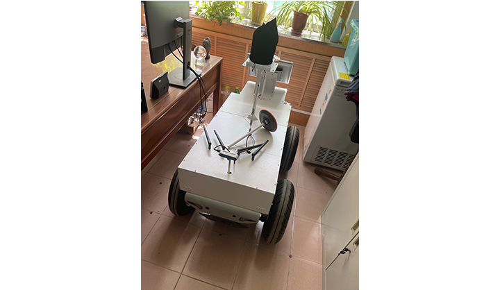 Outdoor cruise robot